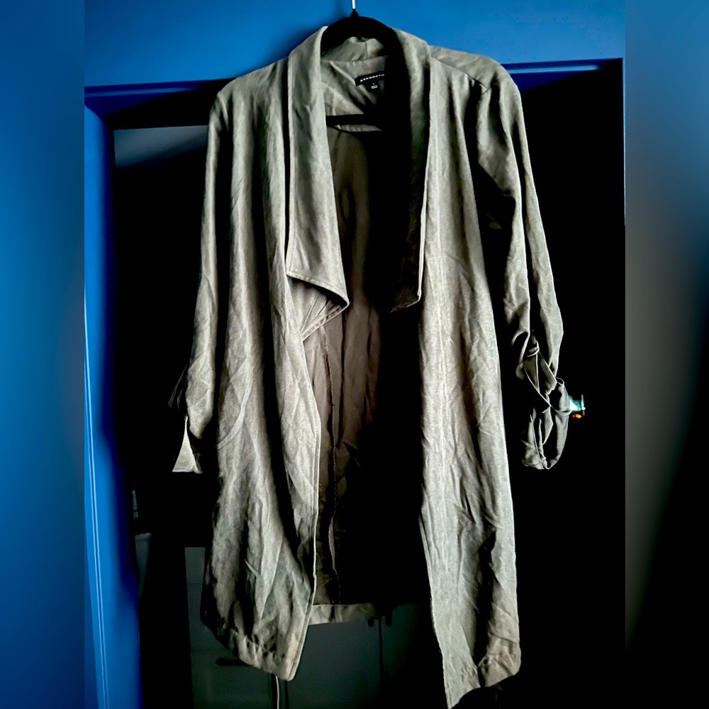 Lg knee length dark green light weight green jacket with belt byStaccato
